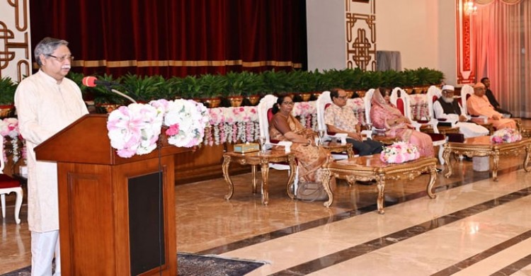 বানভাসী মানুষের পাশে দাঁড়ান : রাষ্ট্রপতি