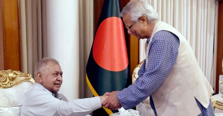 সংবিধান সংশোধনে ড. কামালের কাছে প্রস্তাব চেয়েছেন প্রধান উপদেষ্টা
