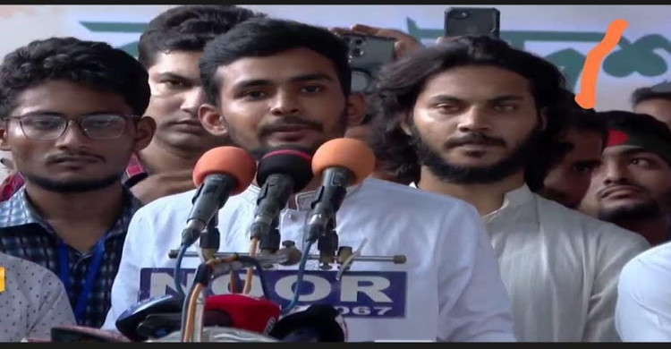 ভারতের সঙ্গে কথা হবে চোখে চোখ রেখে, মাথা নিচু করে নয় : উপদেষ্টা আসিফ মাহমুদ