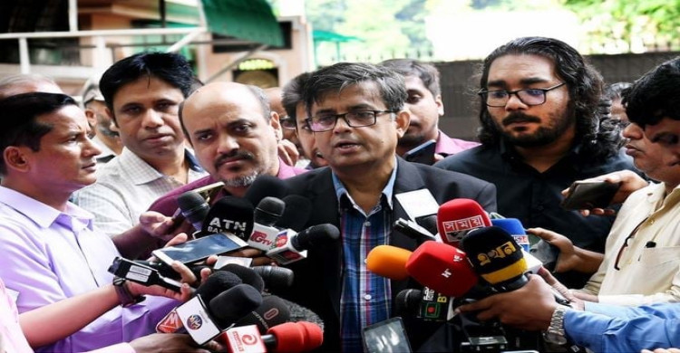 অন্তর্বর্তী সরকারের প্রধান উপদেষ্টা অধ্যাপক ড. মুহাম্মদ ইউনূস পুরোপুরি সুস্থ আছেন।