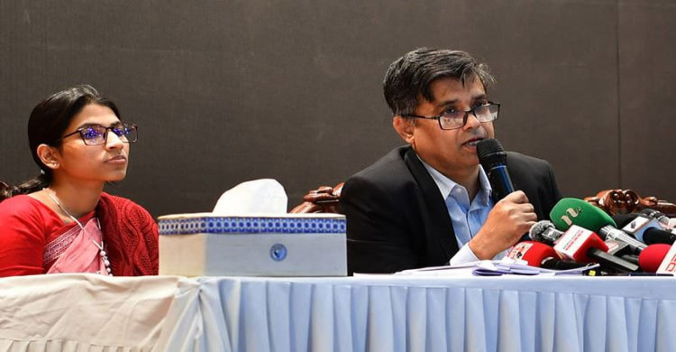 সরকার যত দ্রুত সম্ভব শেখ হাসিনাকে দেশে ফিরিয়ে আনতে সর্বোচ্চ অগ্রাধিকার দিয়ে কাজ করছে বলে জানিয়েছেন প্রধান উপদেষ্টার প্রেস সচিব শফিকুল আলম।