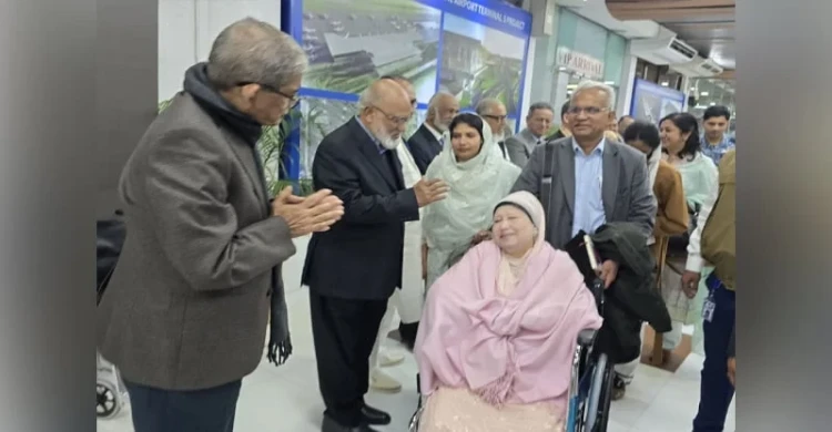 লন্ডনে পৌঁছেছেন বিএনপি চেয়ারপারসন খালেদা জিয়া।