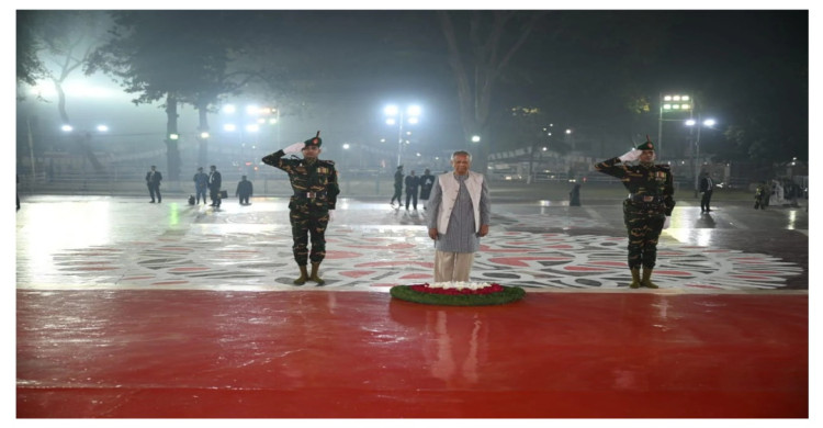 একুশের প্রথম প্রহরে ভাষা শহীদদের প্রতি শ্রদ্ধা নিবেদন প্রধান উপদেষ্টার