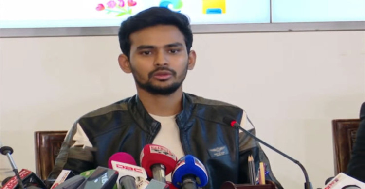 সরকার টিকে আছে জনগণের সমর্থন-সহযোগিতায়: আসিফ মাহমুদ