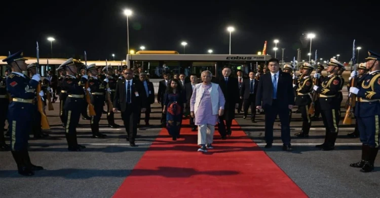 প্রধান উপদেষ্টা অধ্যাপক ড. মুহাম্মদ ইউনূস  বেইজিংয়ে পৌঁছেছেন।