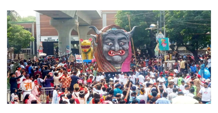 বর্ষবরণের শোভাযাত্রায় মানুষের ঢল