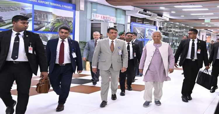 দোহার উদ্দেশে ঢাকা ছেড়েছেন প্রধান উপদেষ্টা