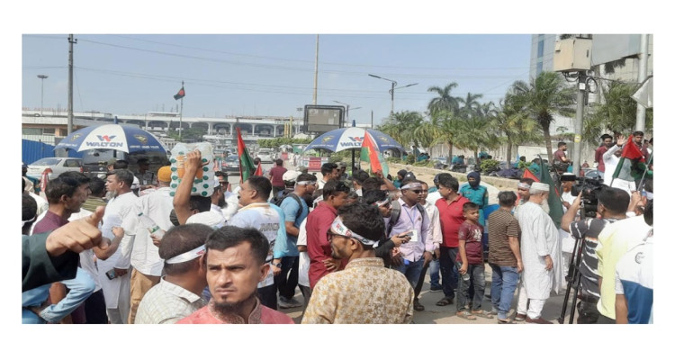 বিমানবন্দরে খালেদা জিয়াকে স্বাগত জানাতে নেতাকর্মীদের ঢল