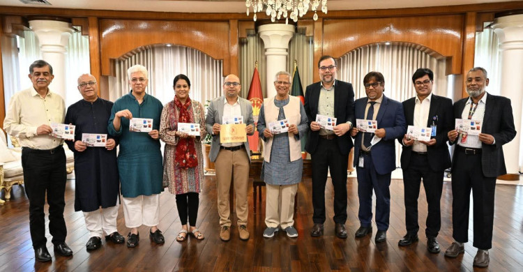 জুলাই গণ-অভ্যুত্থান দিবস উপলক্ষে স্মারক ডাকটিকিট অবমুক্ত করলেন প্রধান উপদেষ্টা