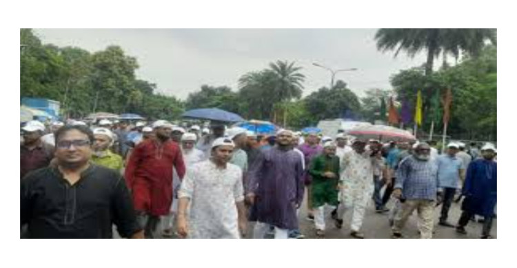 বৃষ্টি উপেক্ষা করেই 'জুলাইয়ের পুনর্জাগরণে' জনতার ঢল