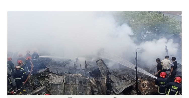 আধা ঘণ্টায় নিয়ন্ত্রণে মহাখালীর সাততলা বস্তির আগুন