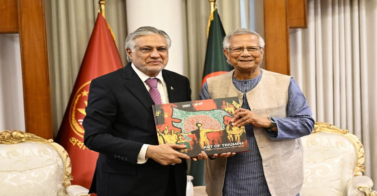 পাকিস্তানের উপ-প্রধানমন্ত্রী ও পররাষ্ট্রমন্ত্রী ইসহাক দার প্রধান উপদেষ্টা অধ্যাপক মুহাম্মদ ইউনূসের সাথে সাক্ষাৎ