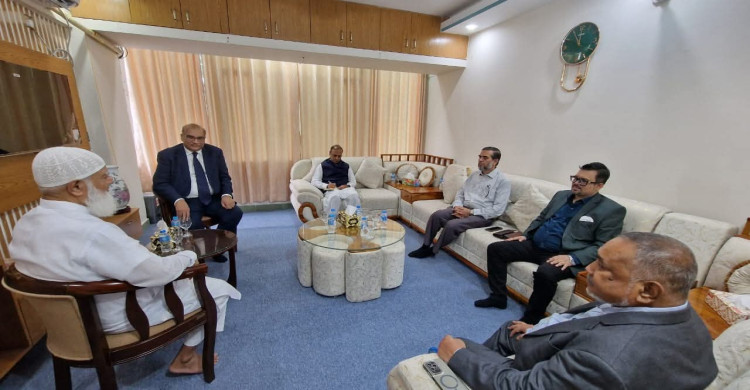 আমীরে জামায়াত ডা. শফিকুর রহমানের সঙ্গে পাকিস্তানের হাইকমিশনার মি. ইমরান হায়দারের সৌজন্য সাক্ষাৎ