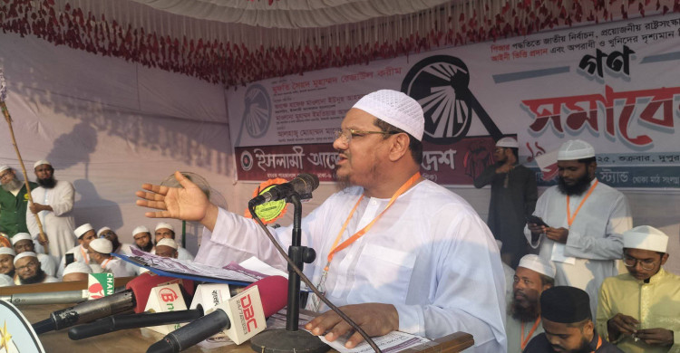 দিল্লিতে বৃষ্টি পড়লে এদেশে ছাতা ধরার অপচেষ্টা রুখে দিতে হবে  -পীর সাহেব চরমোনাই