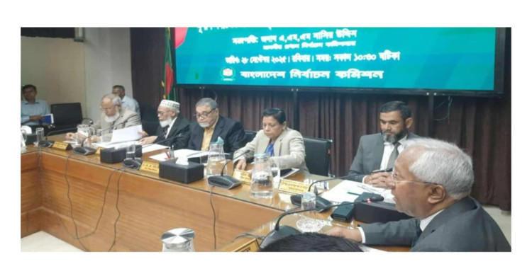 কল রেকর্ড ফাঁস হওয়ার ভয়ে ফোনে কথা বলি না: সিইসি