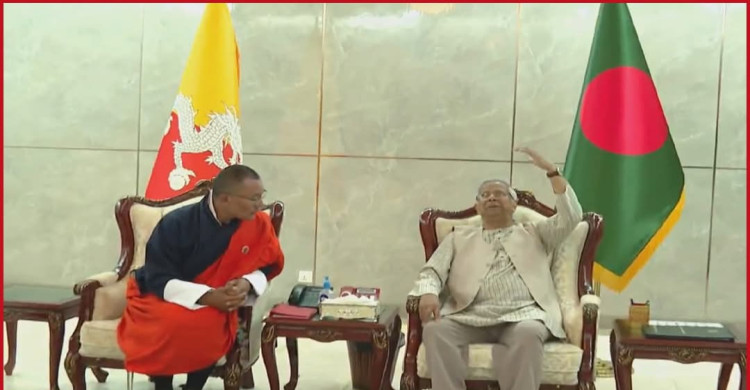 ঢাকায় ভুটানের প্রধানমন্ত্রী, দ্বিপাক্ষিক সম্পর্ক জোরদারের প্রত্যাশা