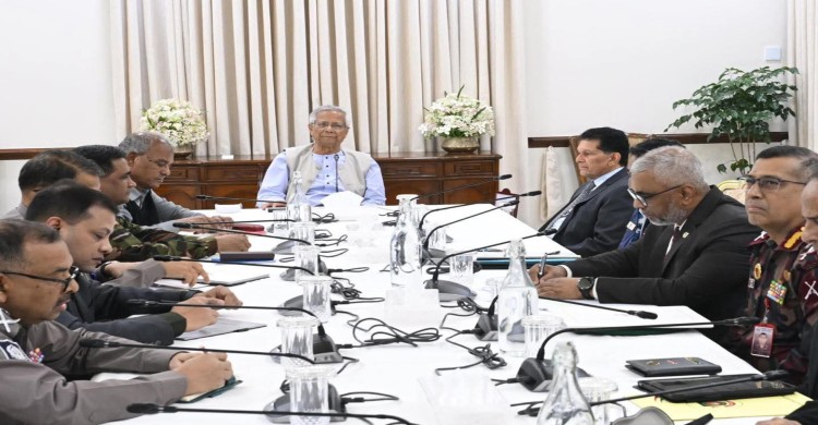 আইনশৃঙ্খলা পরিস্থিতি পর্যালোচনায় প্রধান উপদেষ্টার নেতৃত্বে বৈঠক অনুষ্ঠিত