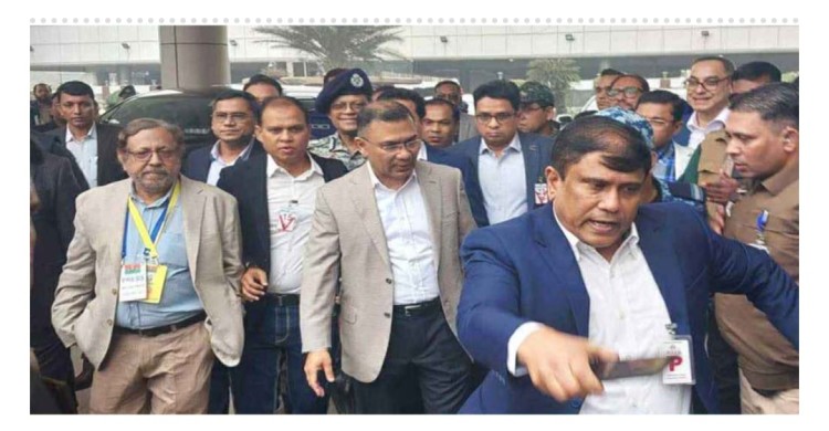 মাকে দেখতে এভারকেয়ারের পথে তারেক রহমান