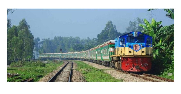 ফরিদপুরে ট্রেনের ধাক্কায় পিকআপভ্যানের ৩ শ্রমিক নিহত