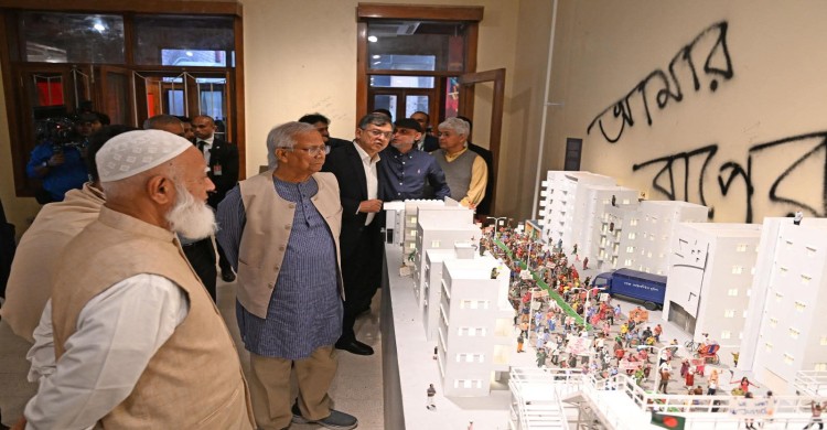 জুলাই গণ-অভ্যুত্থান স্মৃতি জাদুঘর পরিদর্শনে প্রধান উপদেষ্টা