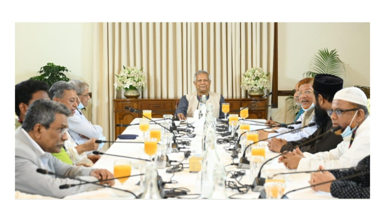 যমুনায় বিএনপিসহ ৪ দলের সঙ্গে বৈঠকে প্রধান উপদেষ্টা