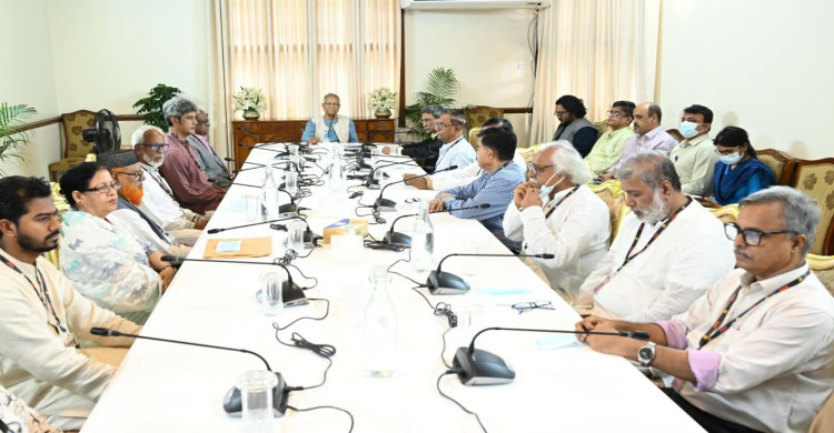 ১৩ রাজনৈতিক দল-জোটের সঙ্গে প্রধান উপদেষ্টার বৈঠক