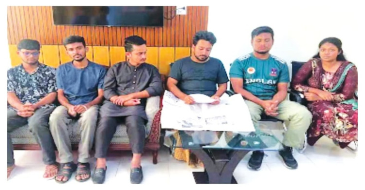 ১ আগস্ট/৩২ জুলাই : ‘রিমেম্বারিং আওয়ার হিরোজ’ কর্মসূচিতে পুলিশের বাধা, ৬ সমন্বয়কের মুক্তি