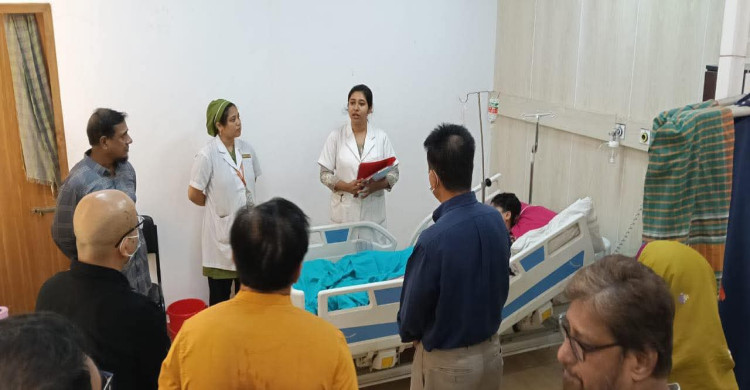 বুয়েট শিক্ষার্থী শাদিদের চিকিৎসার খোঁজখবর নিয়েছেন মাননীয় প্রধান উপদেষ্টার দুই প্রতিনিধি