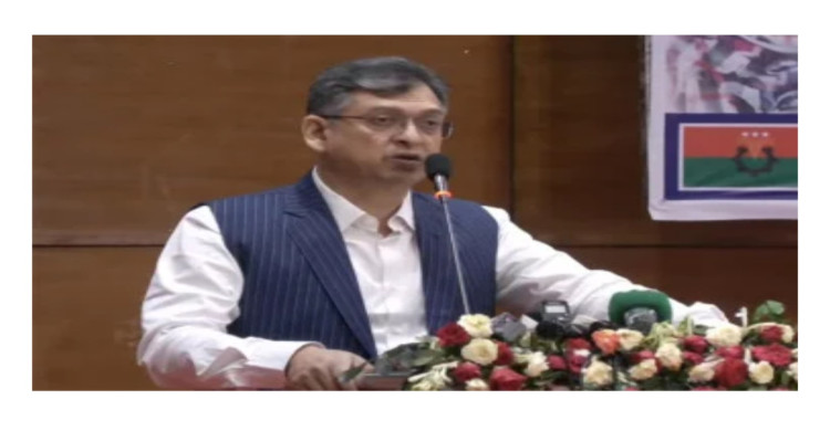 ডাকসুতে বিজয়ীদের অভিনন্দন জানালেন সালাহউদ্দিন