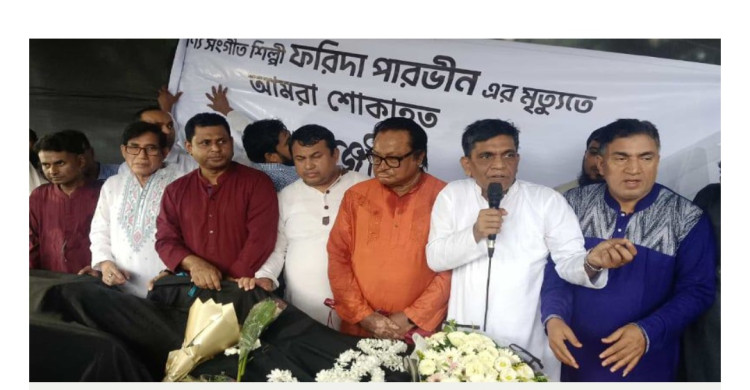 শহীদ মিনারে ফরিদা পারভীনের প্রতি সর্বস্তরের মানুষের শ্রদ্ধা