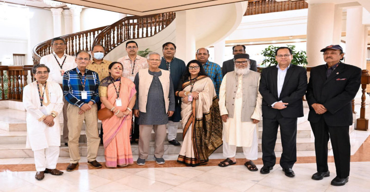 আসন্ন দুর্গাপূজার প্রস্তুতি নিয়ে হিন্দু ধর্মীয় নেতৃবৃন্দের সঙ্গে প্রধান উপদেষ্টার বৈঠক