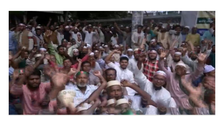 ইবতেদায়ী শিক্ষকদের অনশনে যাওয়ার হুঁশিয়ারি