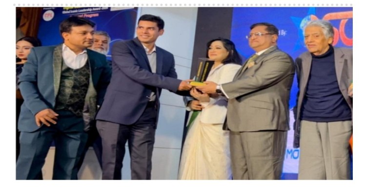 সেরা বিনোদন সাংবাদিকের পুরস্কার পেলেন মহিব আল হাসান