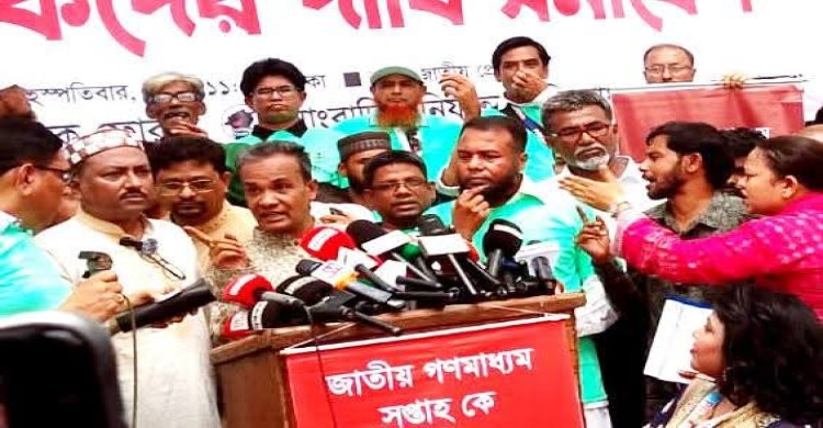 সাংবাদিকদের অধিকার কড়ায় গণ্ডায় বুঝিয়ে দিতে হবে