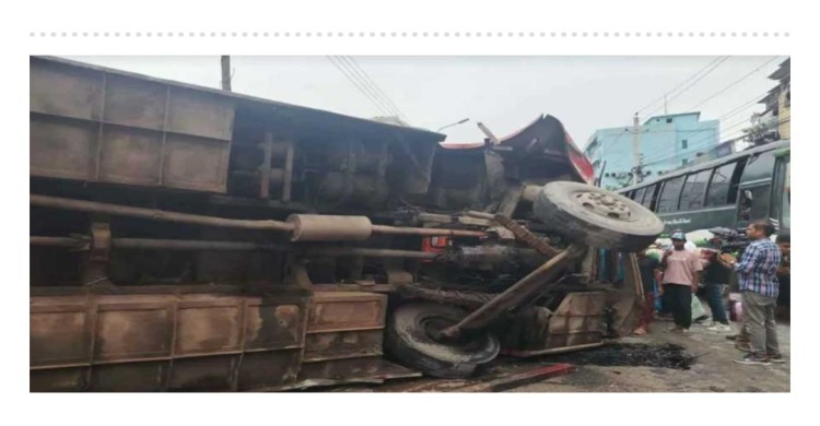রাজধানীতে বাস দুর্ঘটনায় চারজনের মৃত্যু, আহত ১০