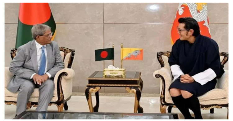 ঢাকায় ভুটানের রাজার যাত্রাবিরতি, সৌজন্য সাক্ষাৎ করলেন রাষ্ট্রপতি