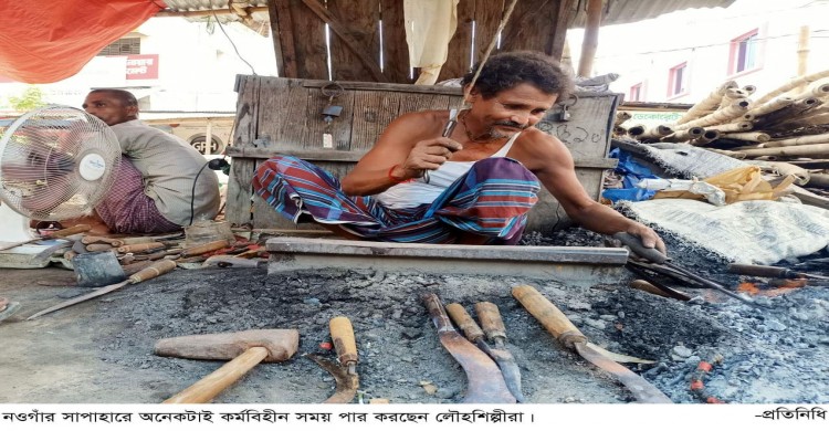 সাপাহারে ঢিলেঢালা ভাবে চলছে  কামারদের ব্যবসা!