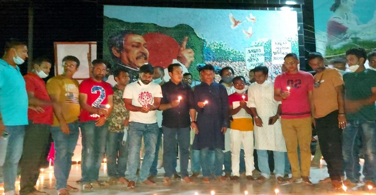 বঙ্গবন্ধুসহ ১৫ আগস্ট নিহতদের স্মরণে নড়াইলে মোমবাতি প্রজ্জ্বলন