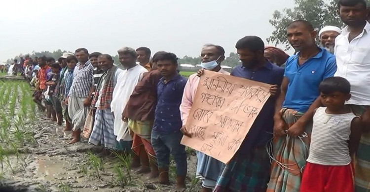 কুড়িগ্রামের বল্লভেরখাস ইউনিয়নে গঙ্গাধর নদীর ভাঙন রোধে বাঁধের দাবীত মানব বন্ধন