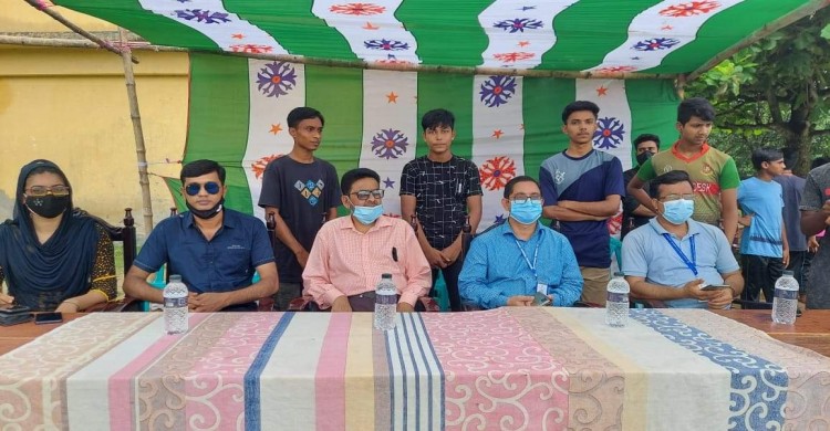 সাপাহারে ফুটবল টুর্নামেন্টের সেমি ফাইনাল খেলা অনুষ্ঠিত