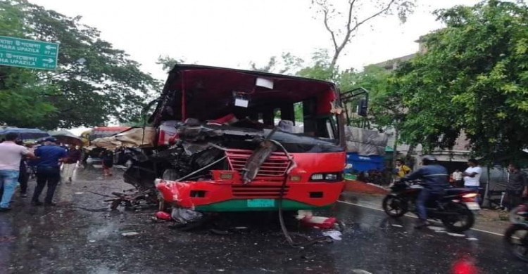 পুঠিয়ায় বাস-ট্রাকের মুখোমুখি সংঘর্ষে নিহত ১ আহত ৫