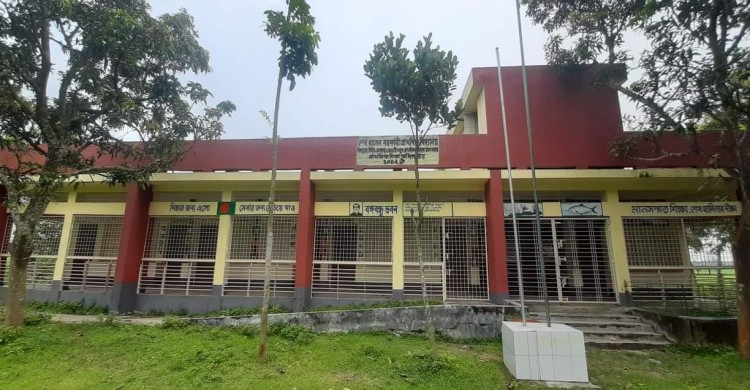 স্কুল আছে রাস্তা নেই