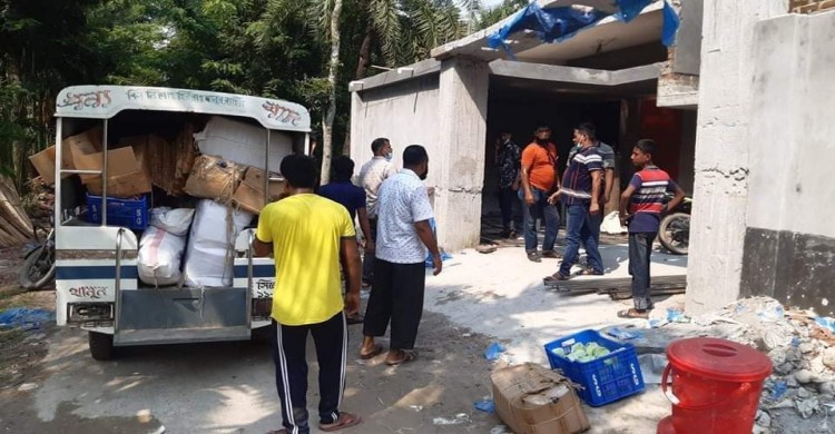 পুঠিয়ায় অলিভা হারবাল ক্রিম ও নকল অলি ভয়েল সহ প্রসাধনী তৈরির কারখানা জব্দ, আটক ১