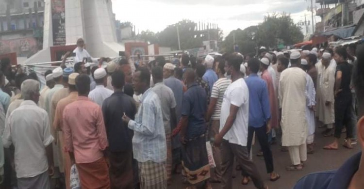 পত্নীতলায় জামায়াত শিবিরের বিক্ষোভ সমাবেশ