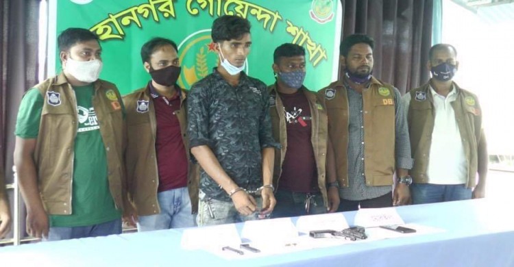 রাজশাহীতে পুলিশের অভিযানে ২টি বিদেশী পিস্তল, গুলি ও ম্যাগজিনসহ  গ্রেফতার ১