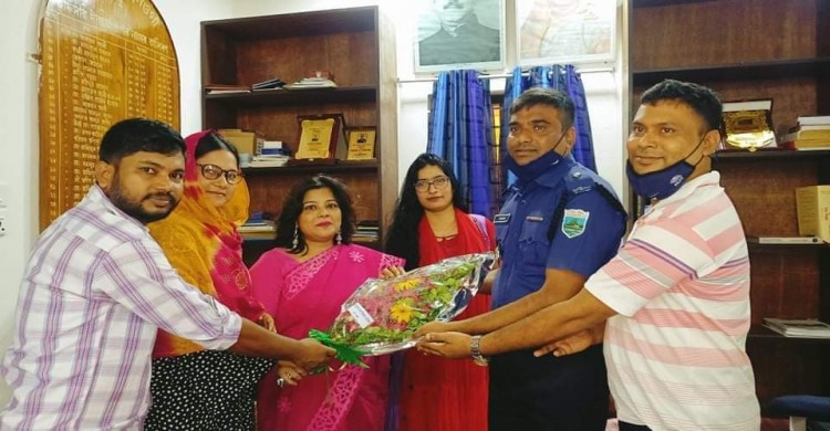 বাংলাদেশ মানবাধিকার কমিশনের জেলা শাখার পক্ষ থেকে ইউএনও ও ওসিকে শুভেচ্ছা প্রদান