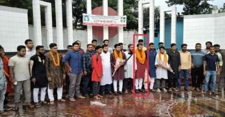 ছাত্র অধিকার পরিষদের সভাপতির কুড়িগ্রাম শহীদ মিনা‌রে ছবি তোলা নি‌য়ে বিতর্ক