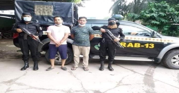র‍্যাবের হাতে মাদকসহ উলিপুরের সমাজসেবা কর্মকর্তা মশিউর রহমান আটক
