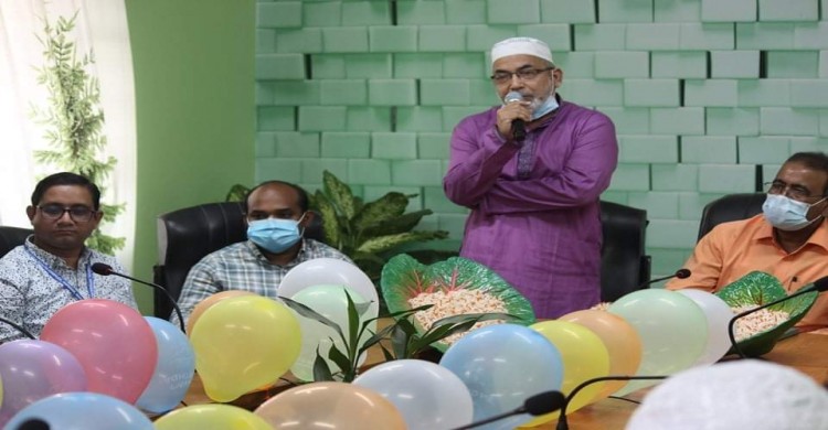 সাপাহার উপজেলা স্বাস্থ্য কমপ্লেক্সের আওতাধীন কর্মরত কর্মকর্তা ও কর্মচারীদের সম্মাননা প্রদান