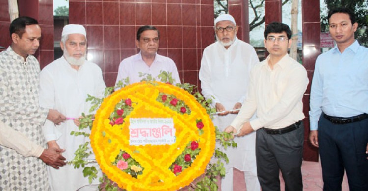 ধামইরহাটে উপজেলা প্রশাসনের উদ্যোগে যথাযোগ্য মর্যাদায় মহান স্বাধীনতা ও জাতীয় দিবস পালিত